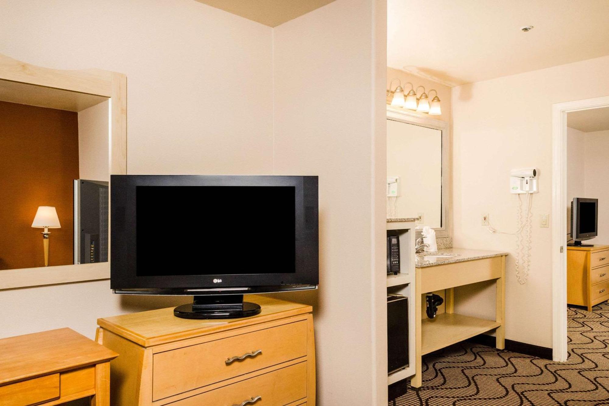 Quality Inn & Suites Lathrop Exterior foto
