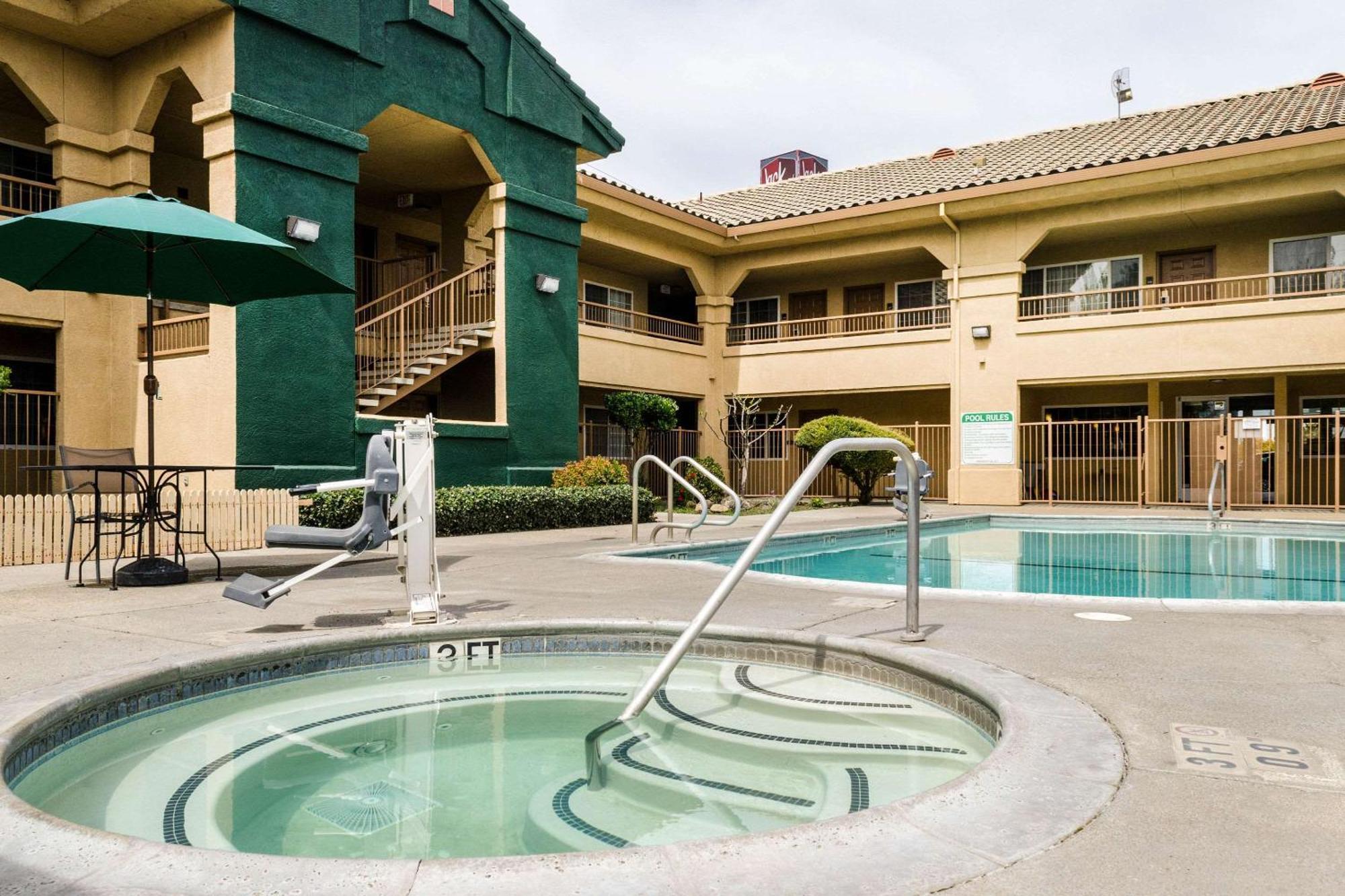 Quality Inn & Suites Lathrop Exterior foto