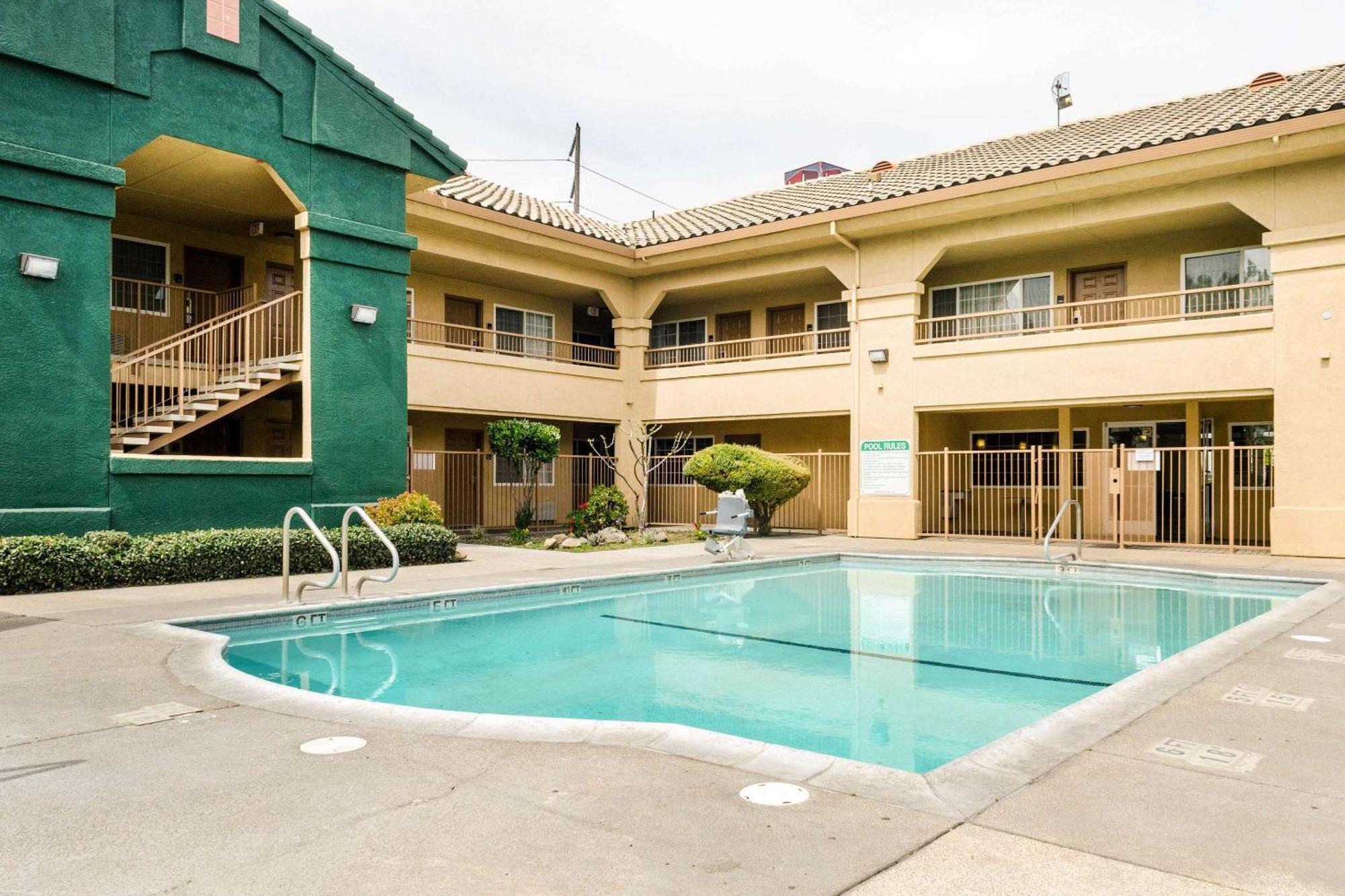 Quality Inn & Suites Lathrop Exterior foto